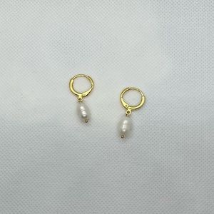 Pearl huggy earrings